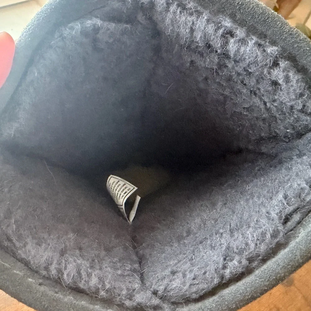 Bearpaw Suede Gray Tall Boots Size 8 Sherpa Lined Winter Cozy Comfy Grey
